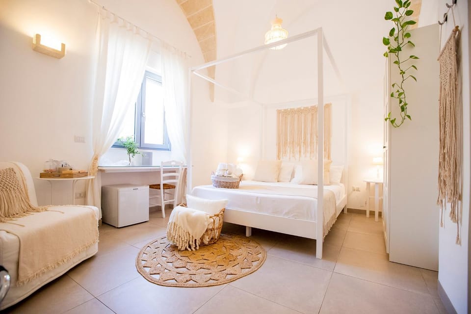 Bed, Activities, Other, Photo of the whole room, Bedroom, Street view