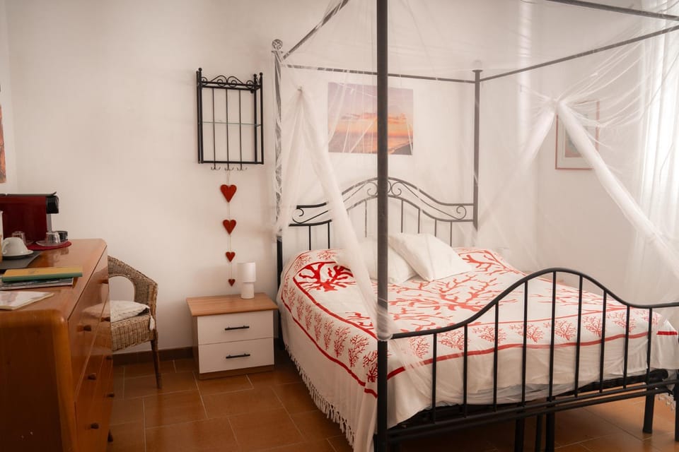 Bed, Summer, TV and multimedia, Photo of the whole room, Bedroom, wardrobe