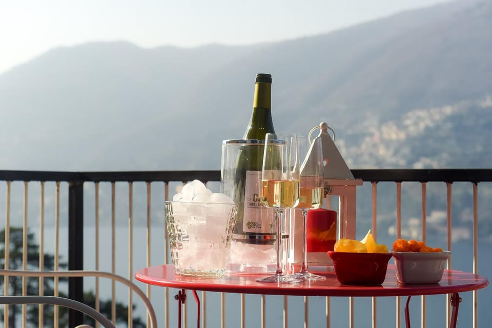 Balcony/Terrace, Food and drinks