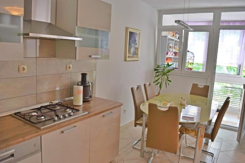 Balcony/Terrace, Kitchen or kitchenette, Dining area
