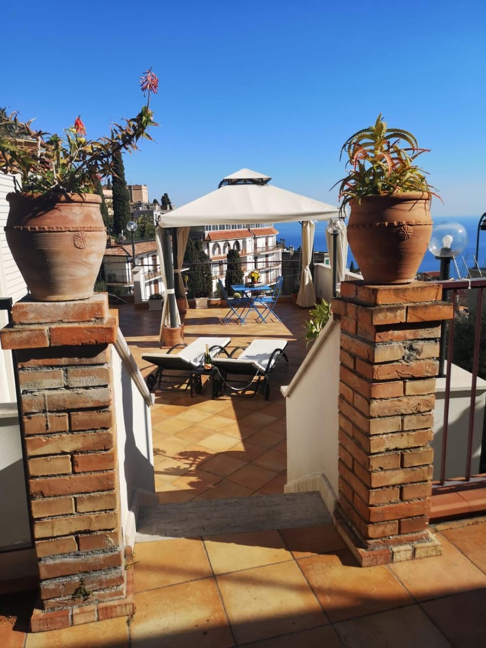 Il terrazzo di MarLu House in Taormina