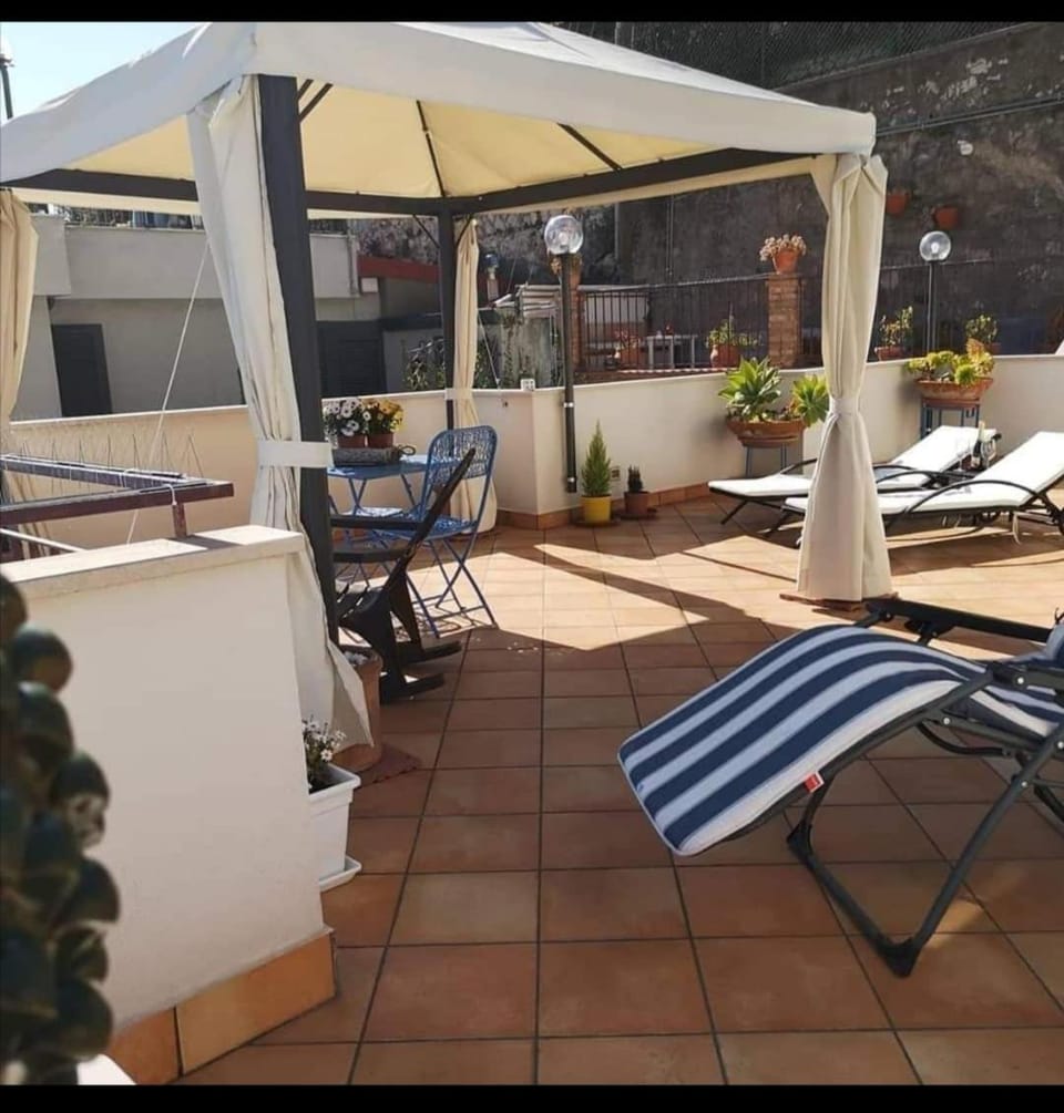 Il terrazzo di MarLu House in Taormina