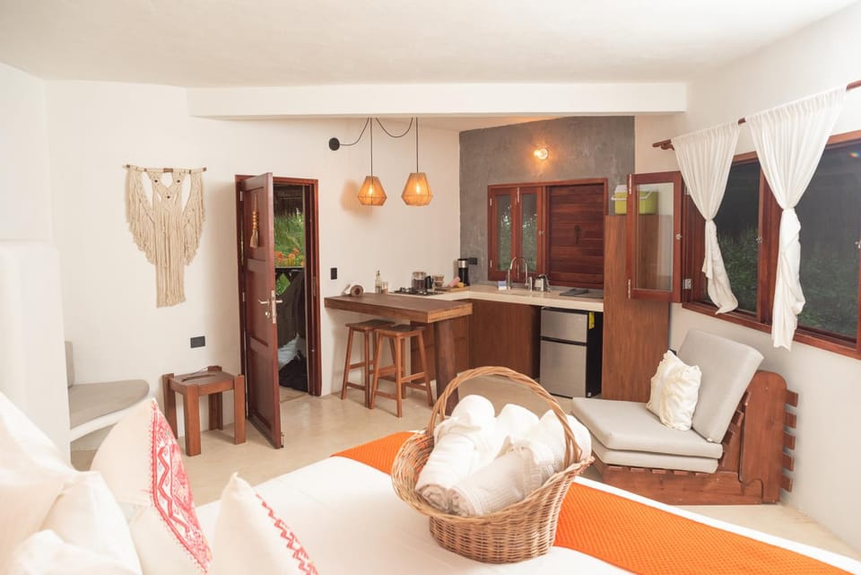 Bed, Photo of the whole room, kitchen