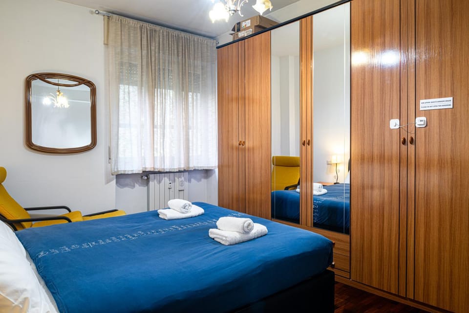 Bed, Bedroom, towels, wardrobe