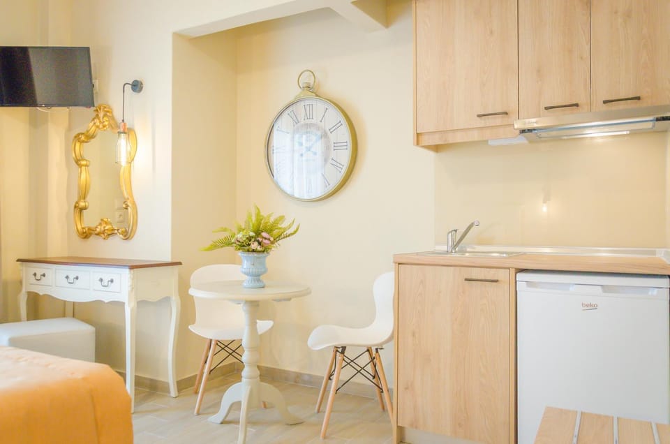 Kitchen or kitchenette, Bedroom