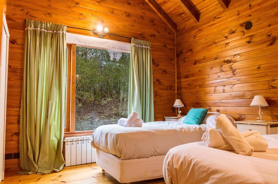 Bed, Photo of the whole room, Seating area, Bedroom