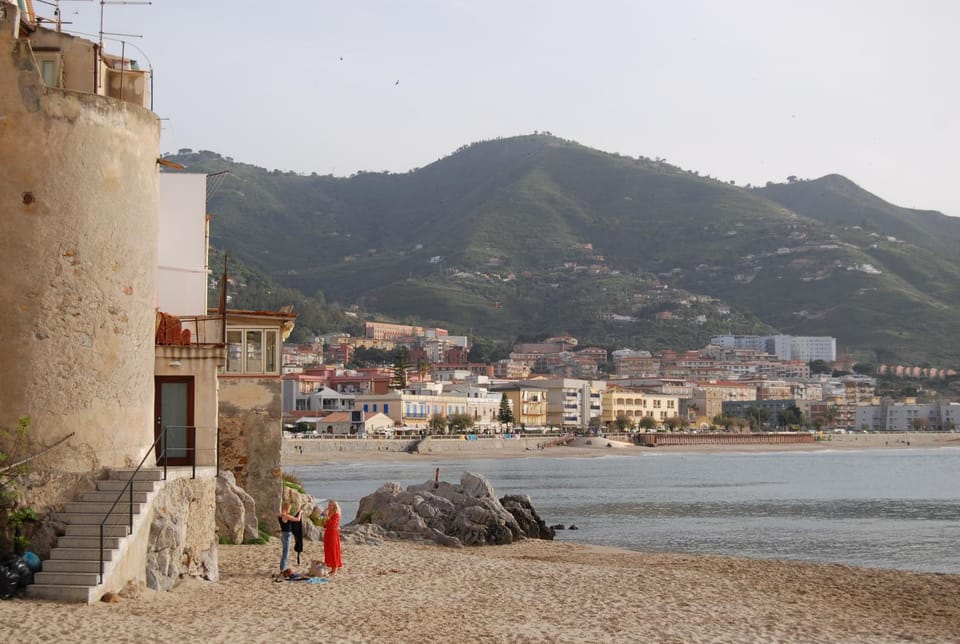 Neighbourhood, Beach