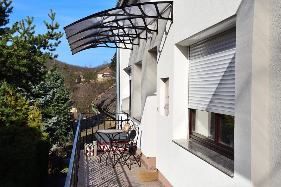 Facade/entrance, Balcony/Terrace