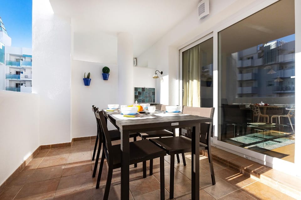 View (from property/room), Balcony/Terrace, Dining area