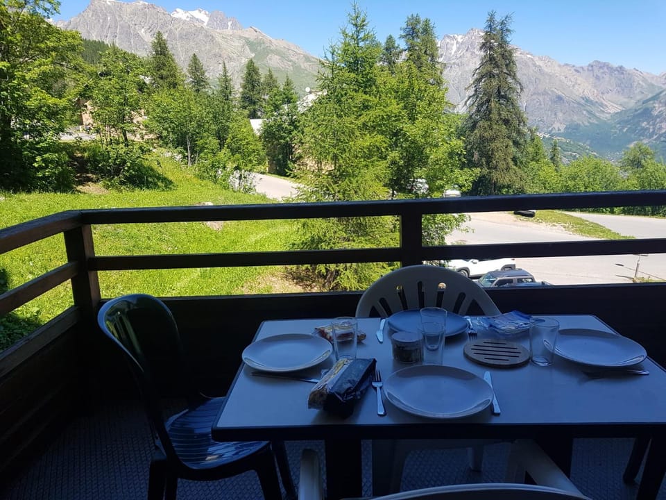 Balcony/Terrace, Mountain view