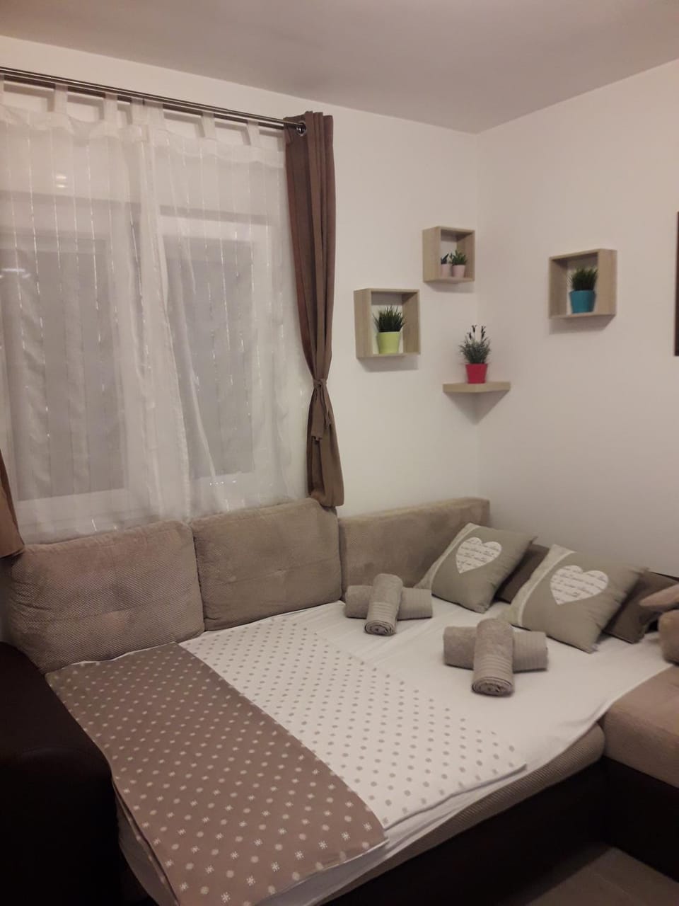 Bed, Living room