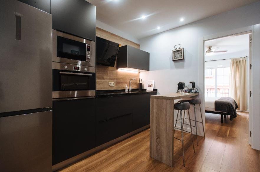 Kitchen or kitchenette, Dining area, minibar, pet friendly