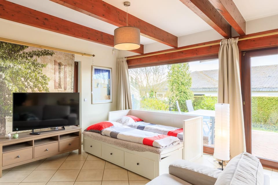 Communal lounge/ TV room, TV and multimedia, Living room, Photo of the whole room, Seating area