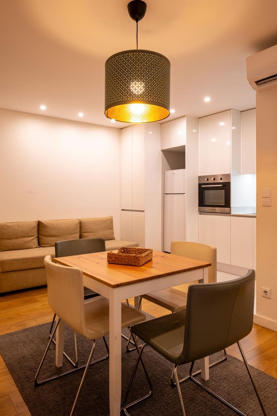 TV and multimedia, Kitchen or kitchenette, Living room, Seating area, Dining area, oven, stove