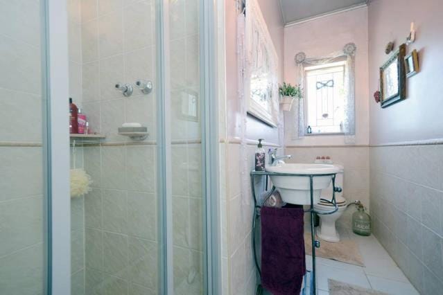Shower, Toilet, towels