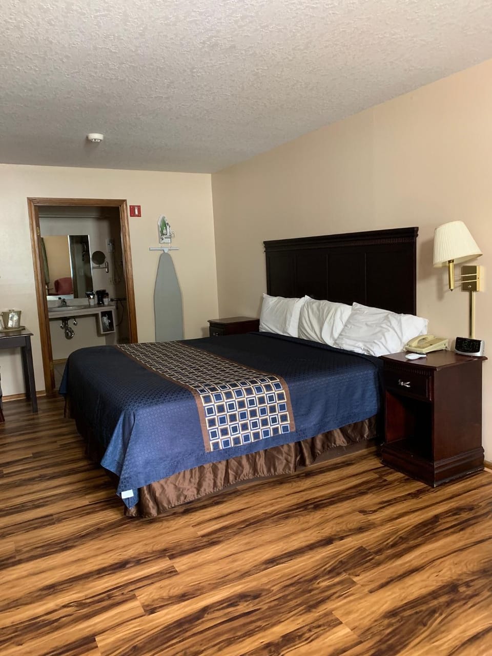 Riverwood Inn Motel in Glenwood