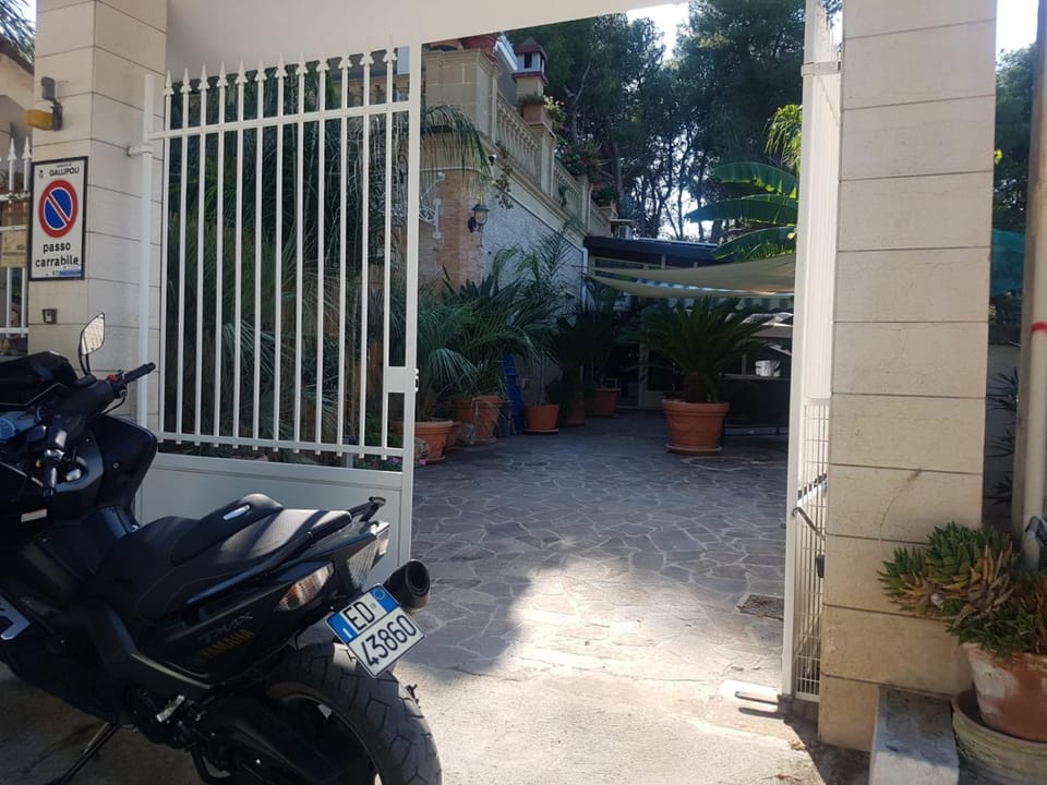 Facade/entrance