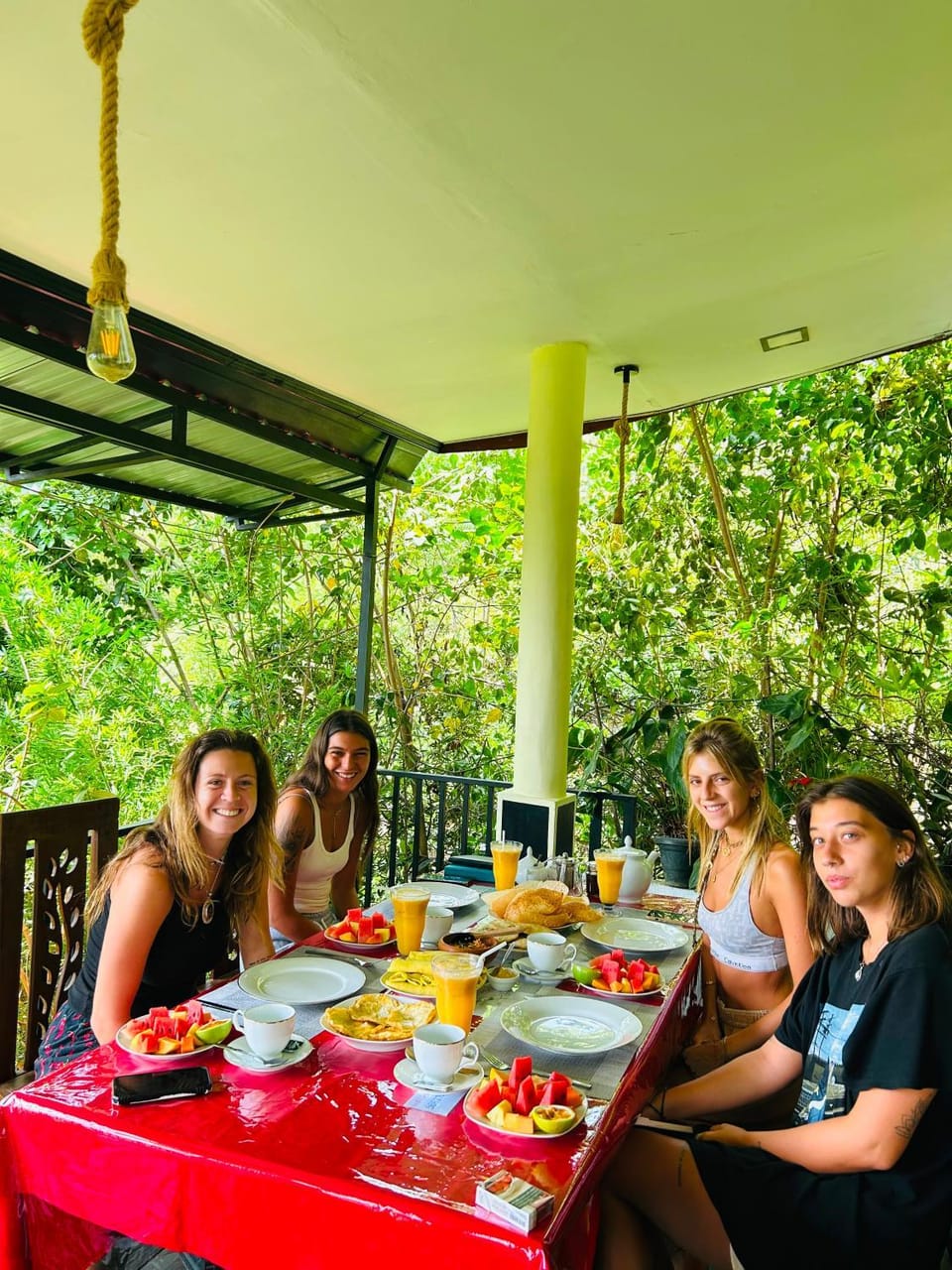 Food and drinks, Dining area, Breakfast, group of guests