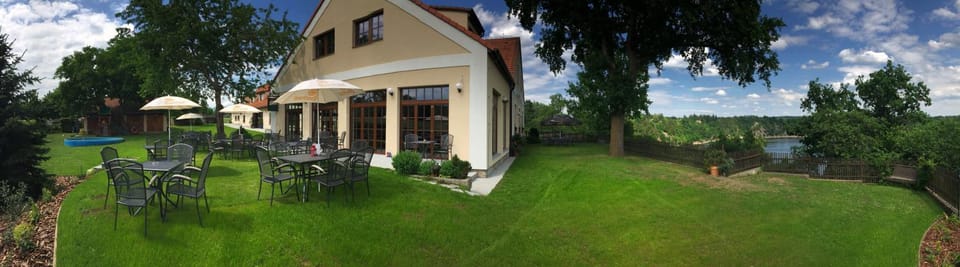 Property building, Day, Garden