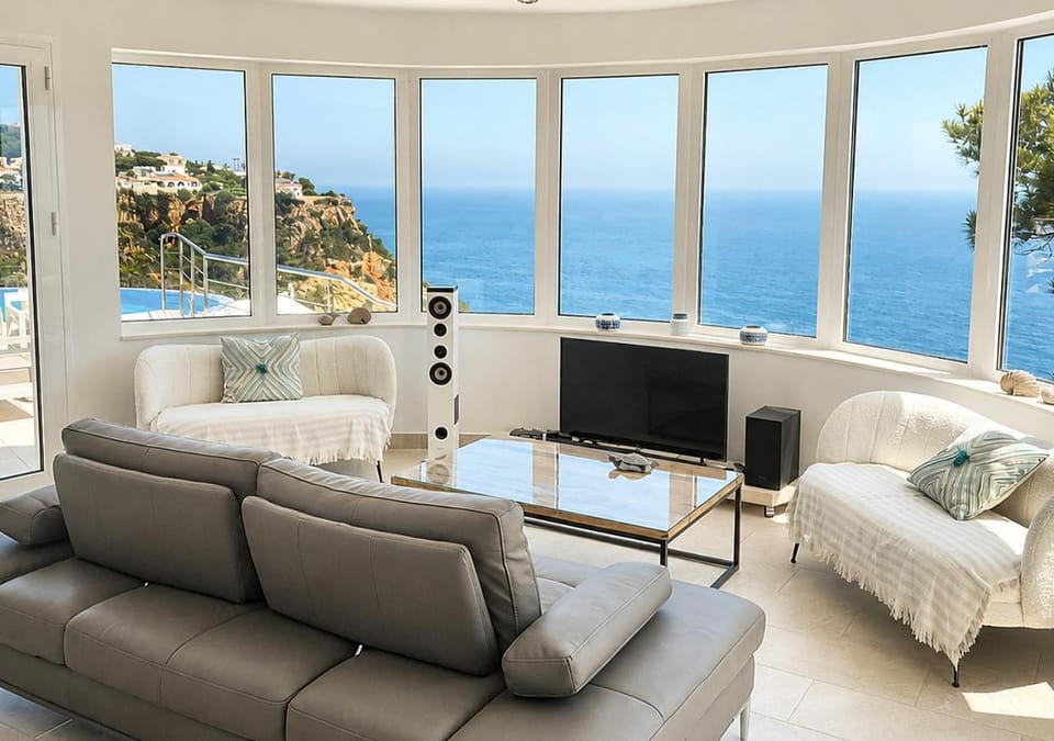 Pool view, Sea view