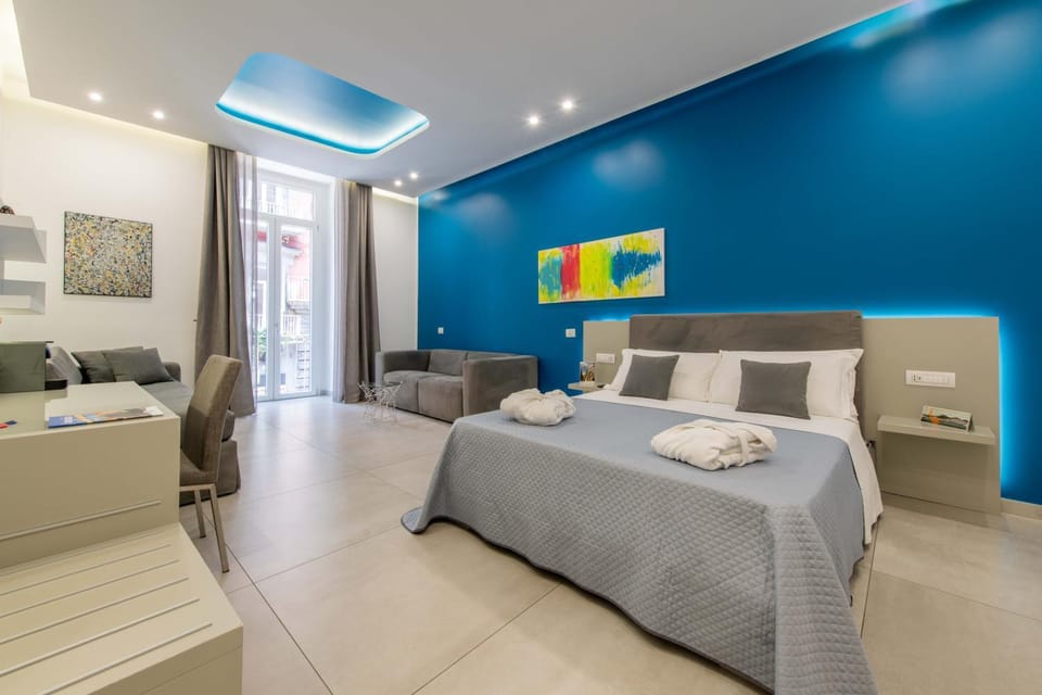 Bed, Photo of the whole room, Seating area