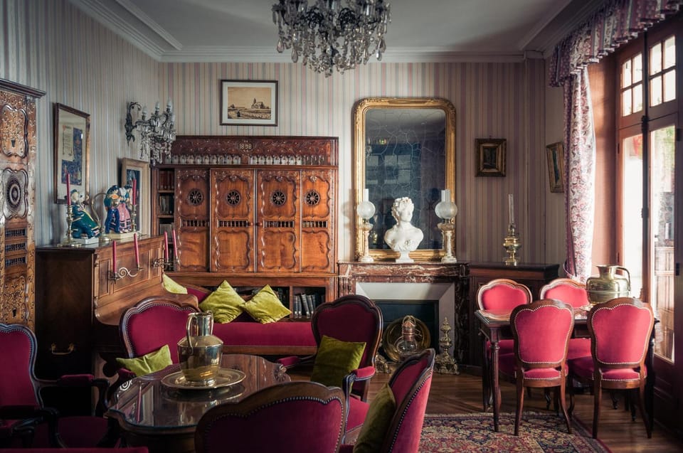 Communal lounge/ TV room