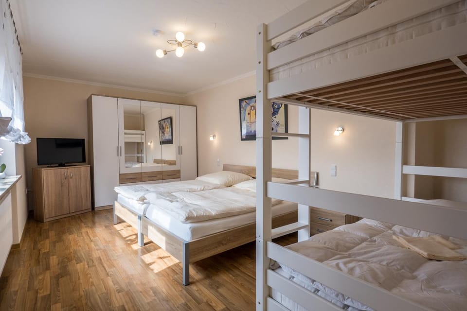 Bed, Bedroom, bunk bed