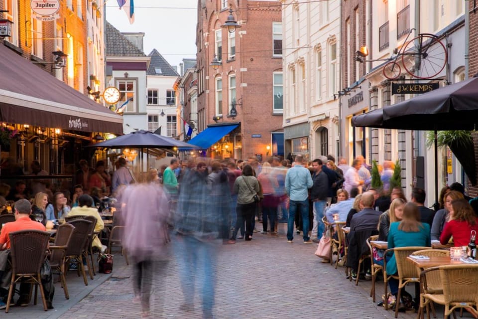 Restaurant/places to eat, Neighbourhood, Shopping Area