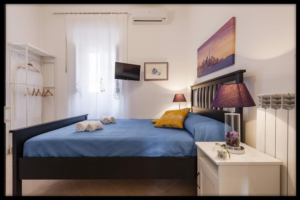 Bed, Balcony/Terrace, Photo of the whole room, Bedroom, towels