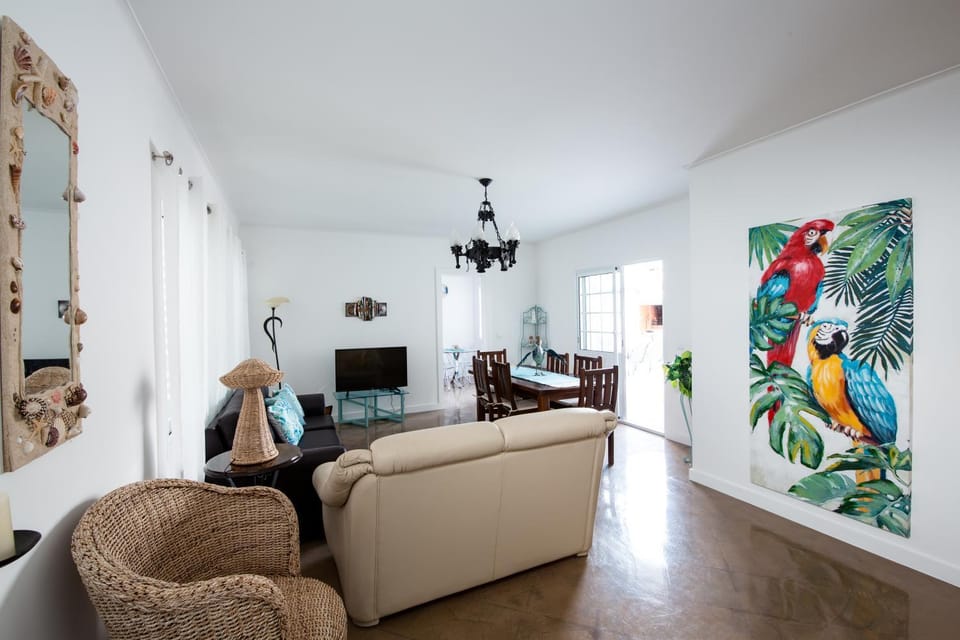 Communal lounge/ TV room, TV and multimedia, Living room, Seating area, Dining area