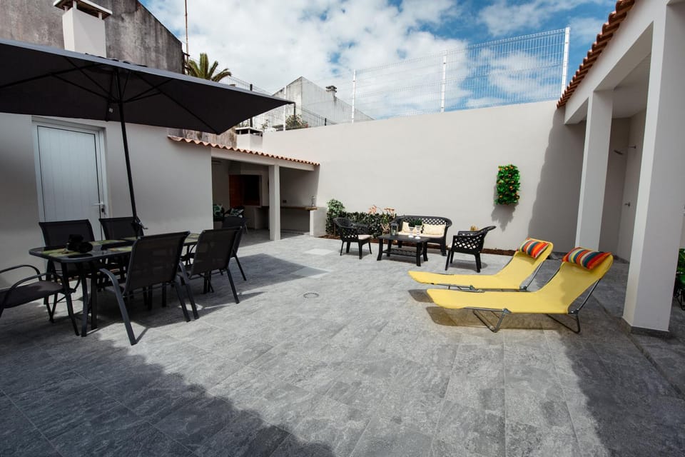 Shower, Patio, BBQ facilities, Balcony/Terrace, Dining area