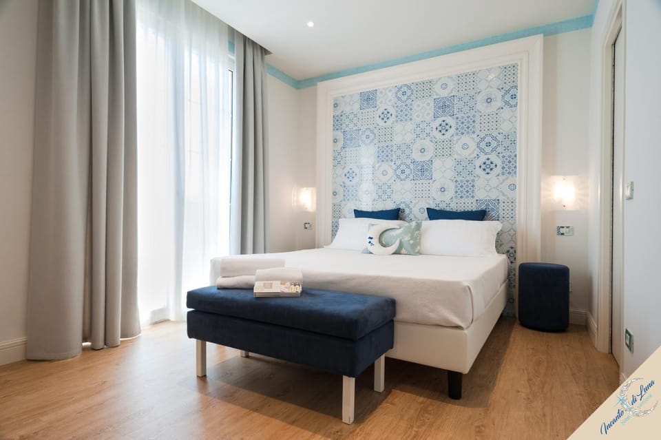 Bed, Photo of the whole room, Decorative detail, Bedroom