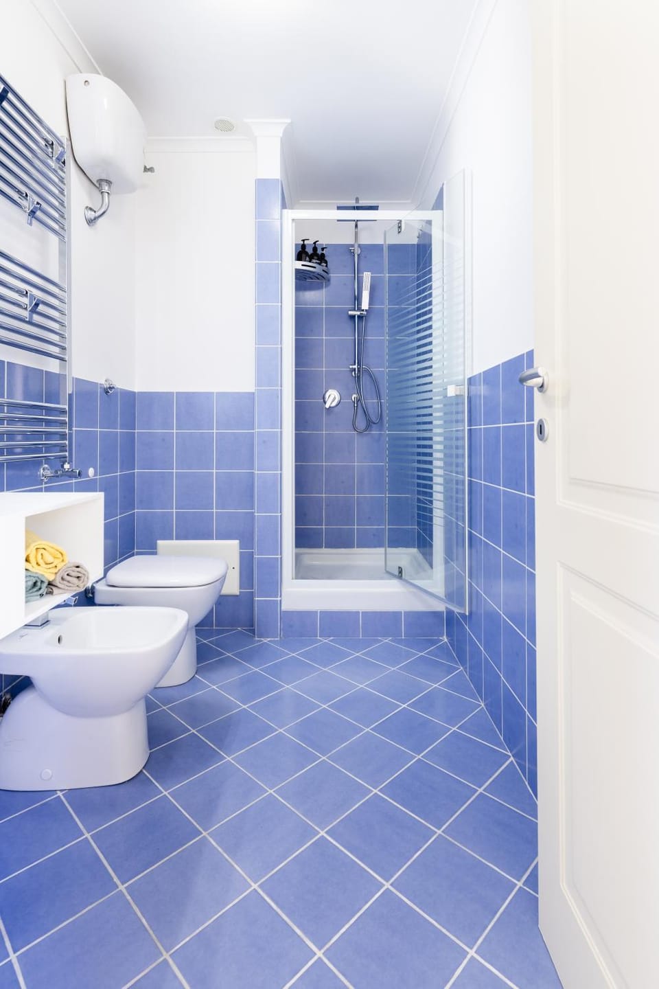 Shower, Toilet, Bathroom, bidet, bidet, towels