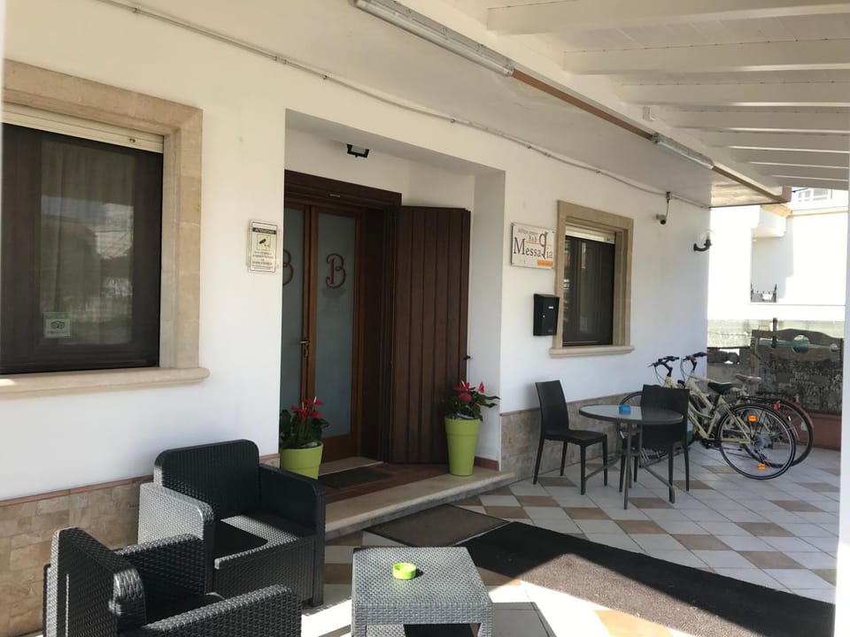 Facade/entrance