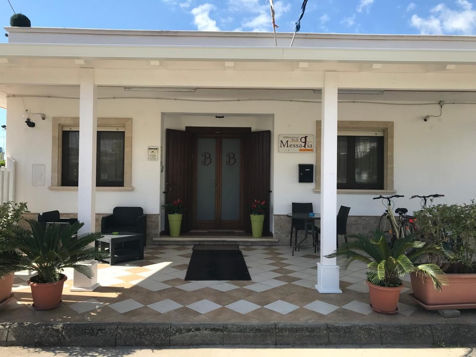 Facade/entrance