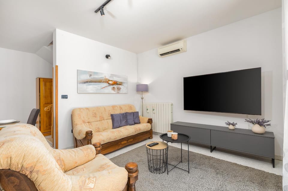 TV and multimedia, Seating area