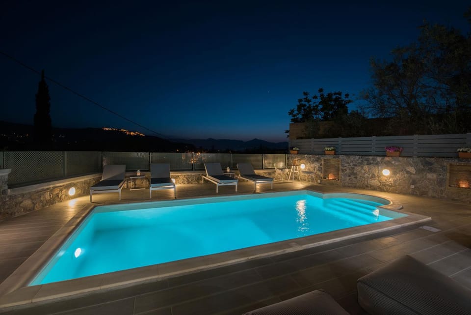 Property building, Night, People, Natural landscape, Garden, Garden view, Pool view, Swimming pool, Buffet breakfast, Drinks, Drinks, Alcoholic drinks, Alcoholic drinks, Non alcoholic drinks, Non alcoholic drinks, Location, Sunrise, sunbed