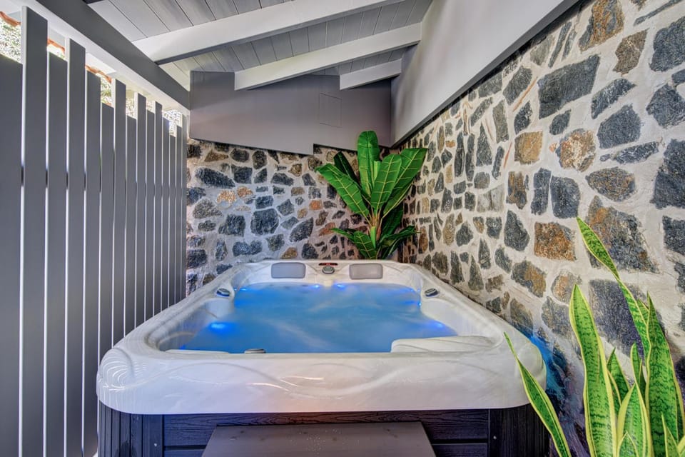 Activities, Hot Tub, Spa and wellness centre/facilities, Decorative detail, Guests, heating, VIP