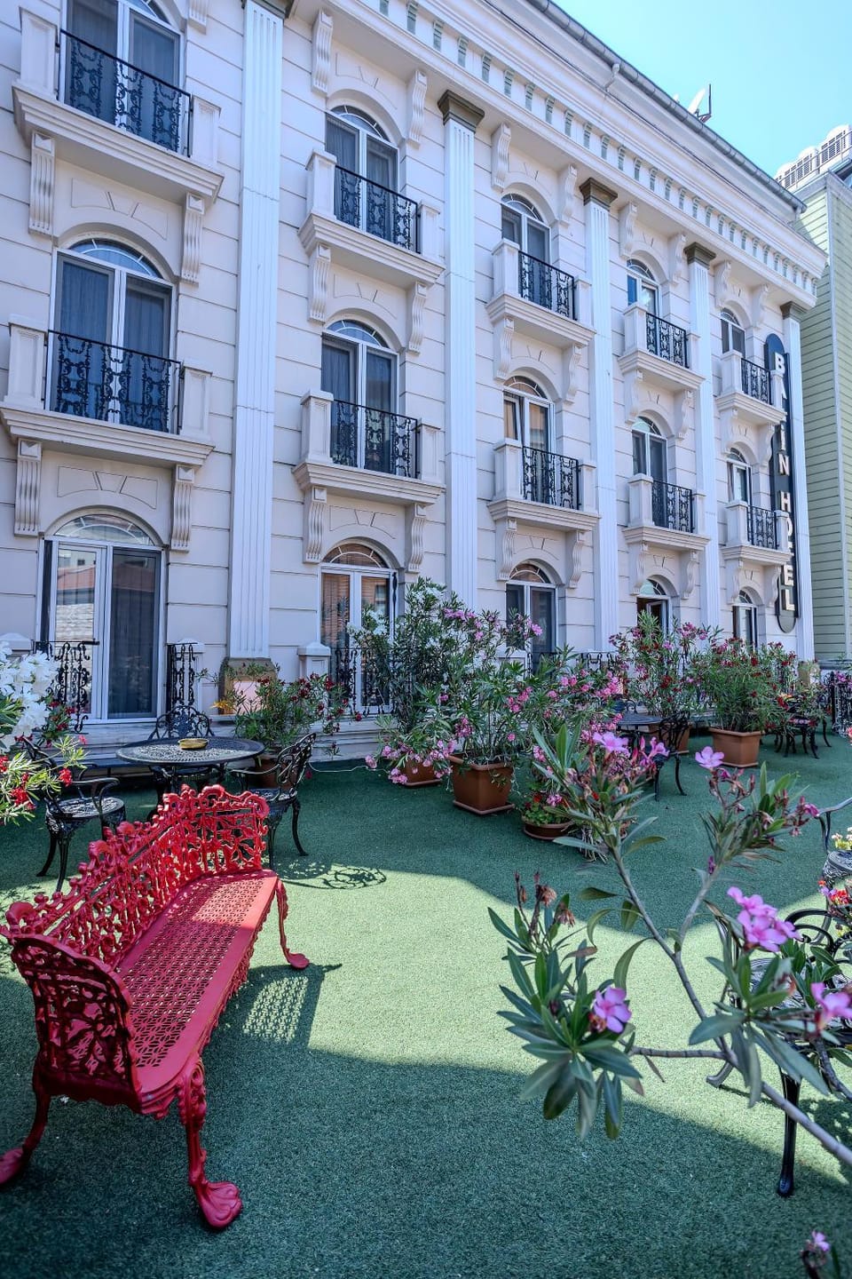 Property building, Garden, Balcony/Terrace, Garden view