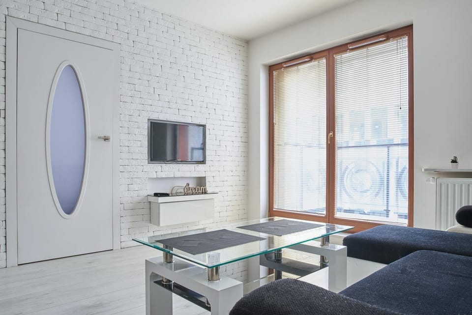 Communal lounge/ TV room, TV and multimedia, Living room, Seating area, Dining area, internet