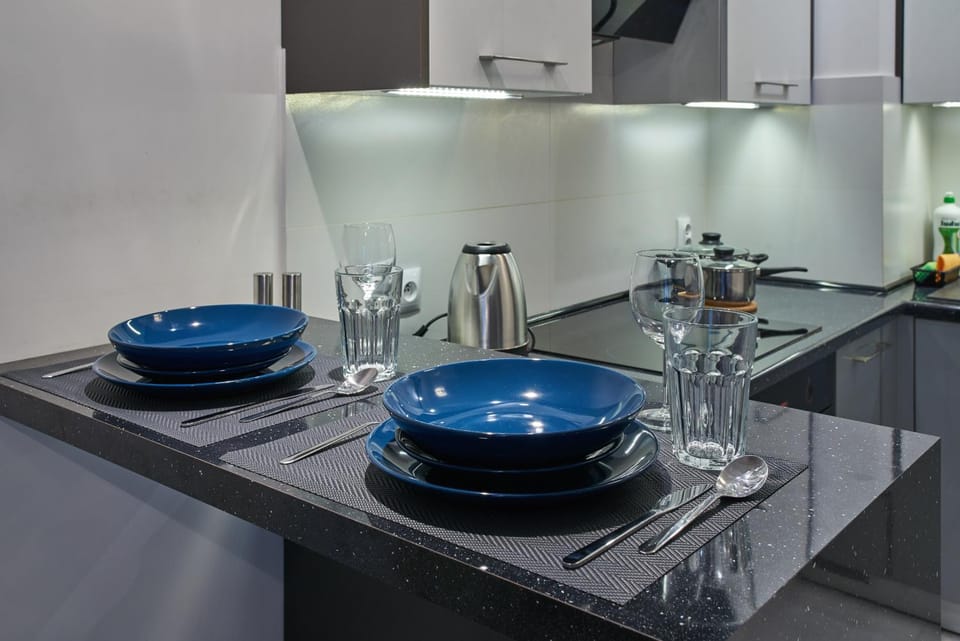 Coffee/tea facilities, Kitchen or kitchenette, Food and drinks, stove