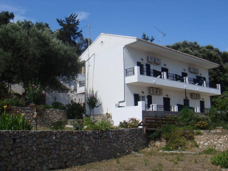 Property building, Facade/entrance, Area and facilities