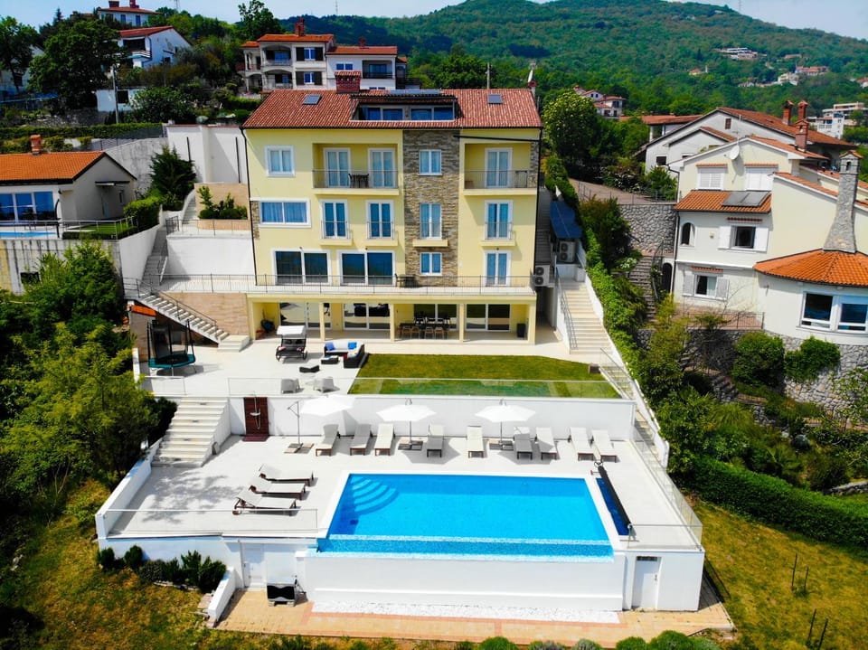 Property building, Swimming pool