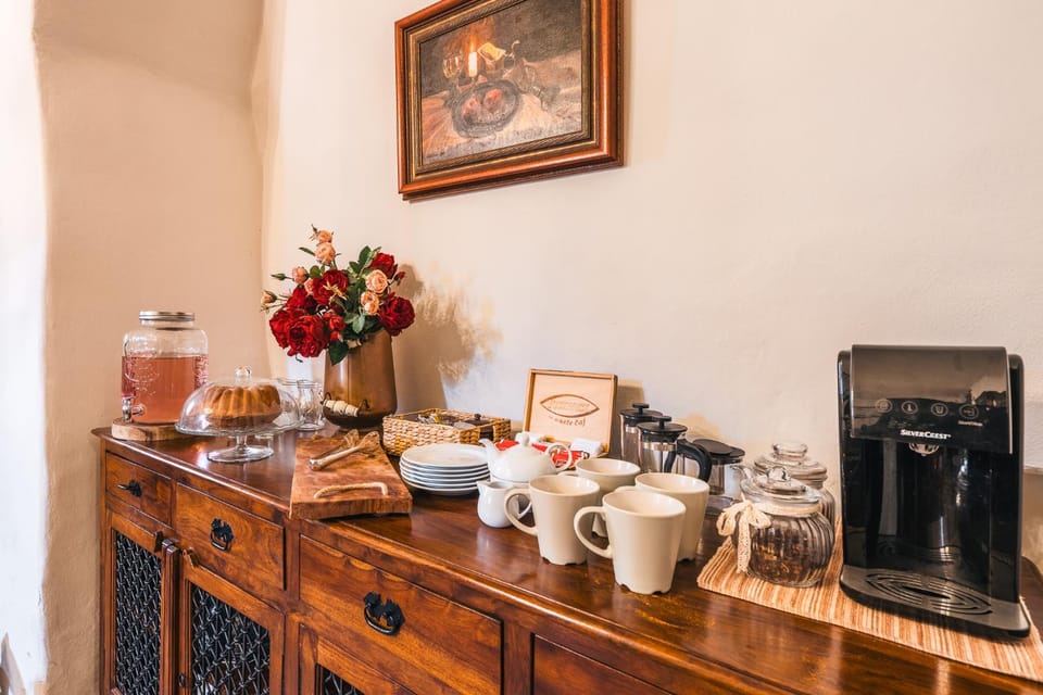 Coffee/tea facilities, Food and drinks, Internal: Not applicable to any particular room