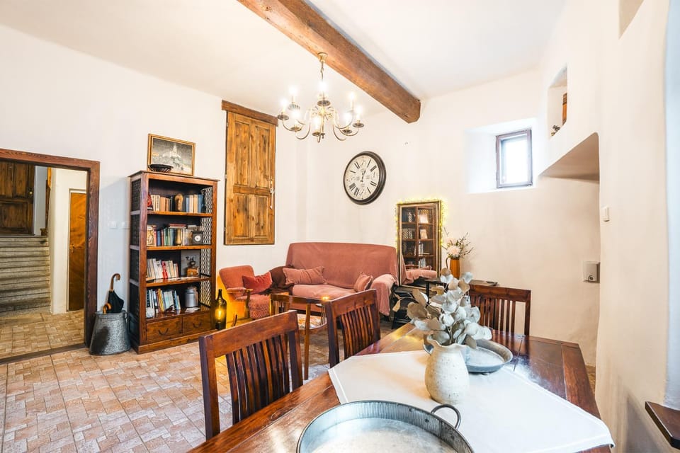 Seating area, Dining area, Internal: Not applicable to any particular room