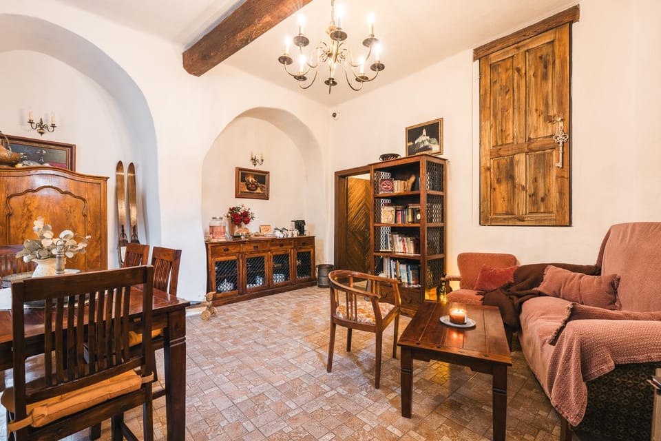 Seating area, Dining area, Internal: Not applicable to any particular room