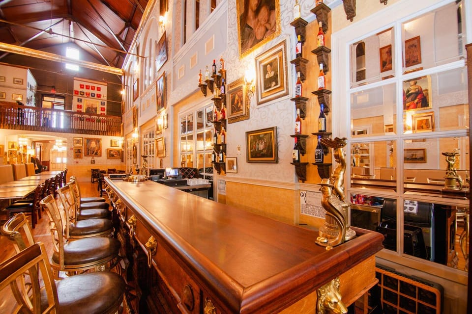 Lounge or bar, Lounge or bar