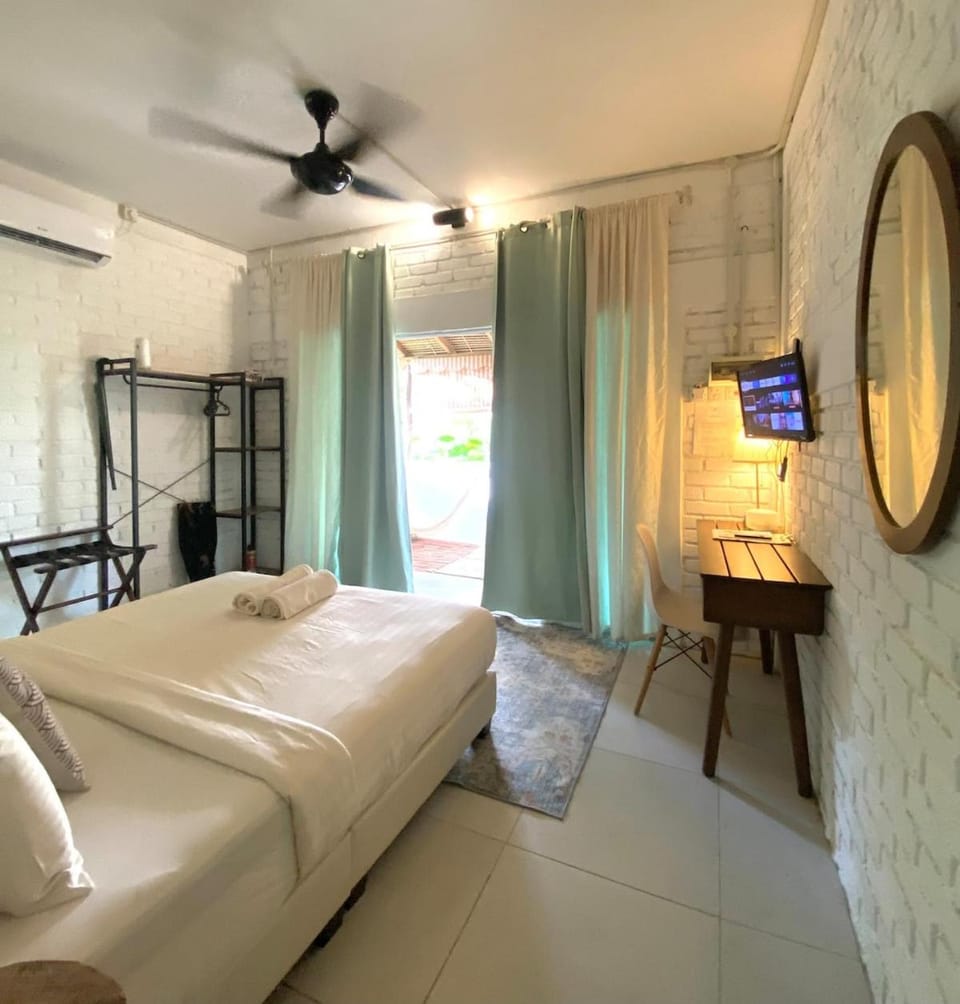 TV and multimedia, Photo of the whole room, Bedroom, air conditioner
