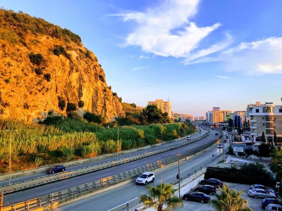 Property building, Balcony/Terrace, City view, Landmark view, Mountain view, Mountain view, Street view