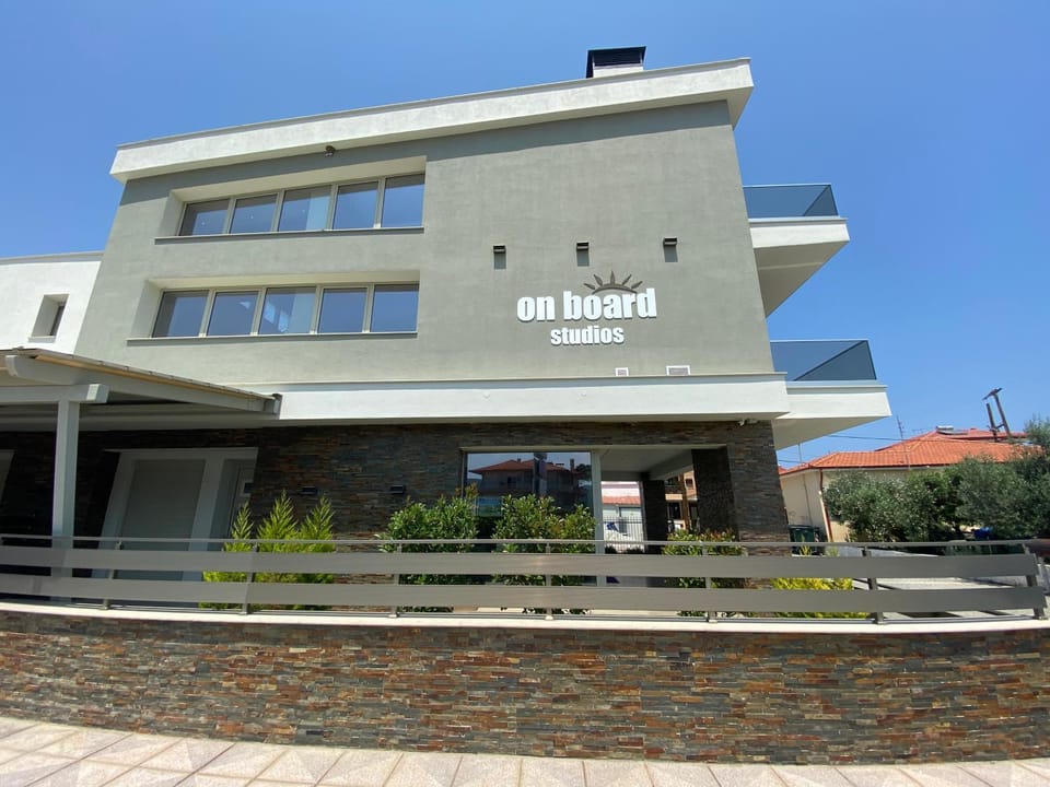 Facade/entrance